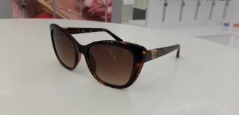 GUESS 7600 52F