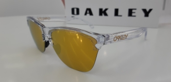 Oakley 9374 1373